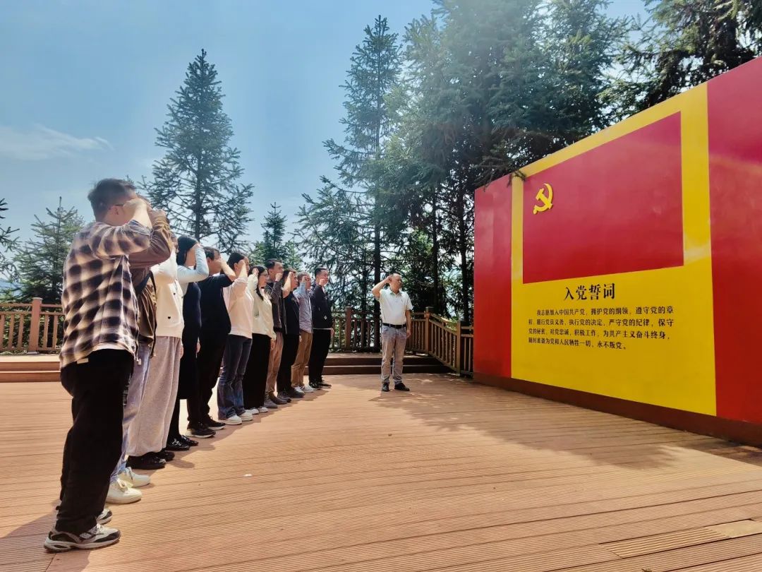 市问鼎国际官网公司下属企业金泰公司赴周宁开展“绿映初心践使命 砥砺奋进启新程”主题党日活动